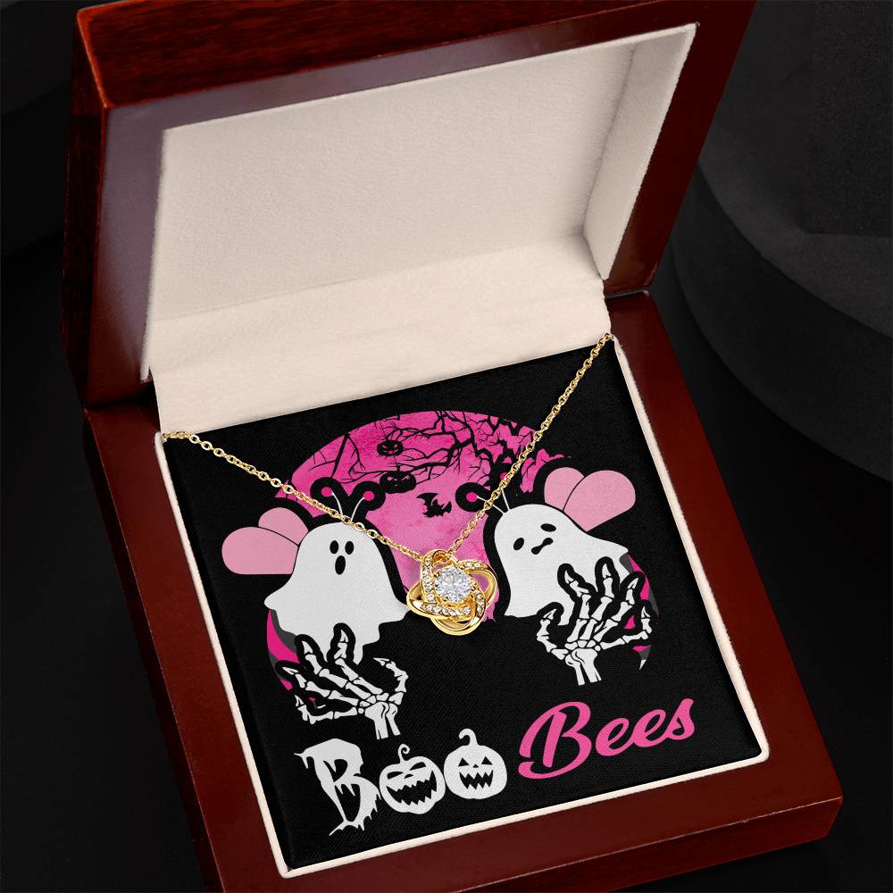 Collar con nudo de amor de Boo Bees
