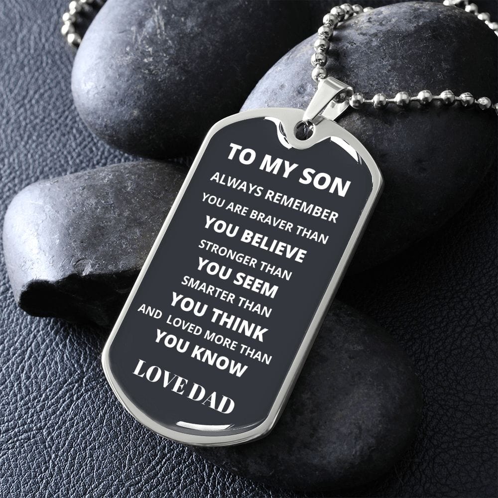 De papá a hijo: placa y cadena para perros de lujo de estilo militar