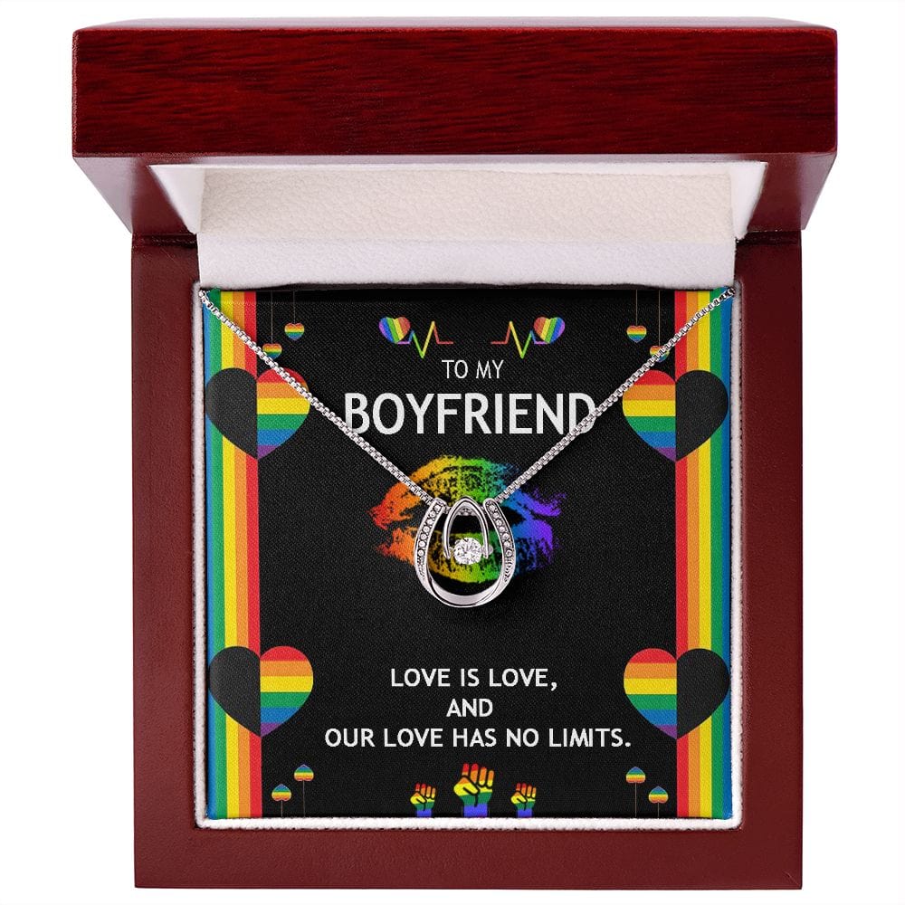 Novio afortunado en el amor