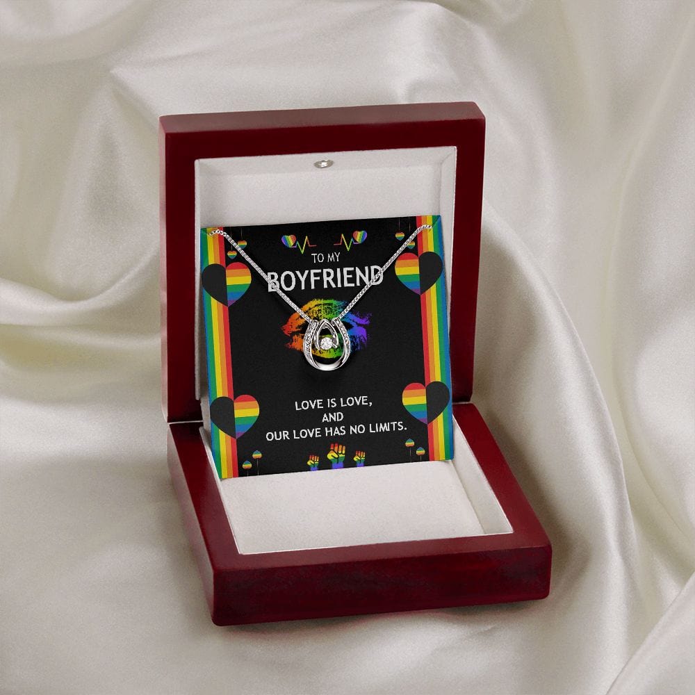 Novio afortunado en el amor