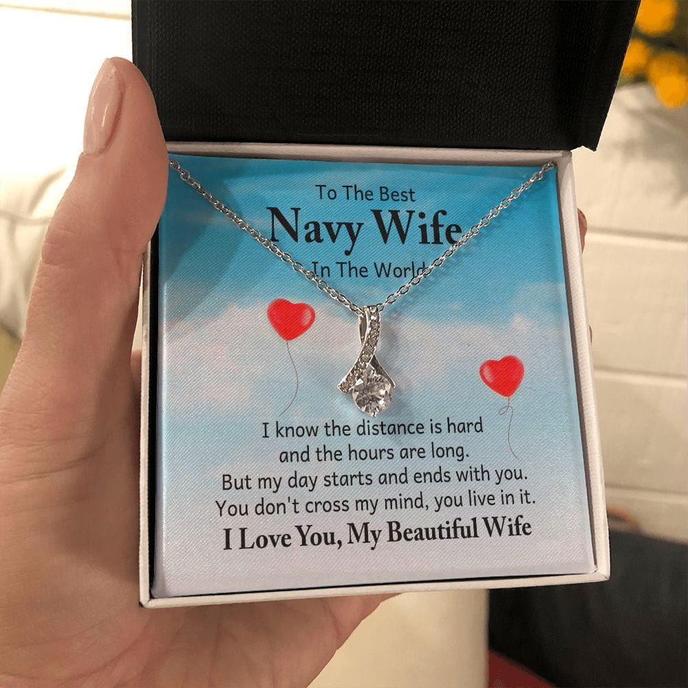 Para la mejor esposa de la marina del mundo, sé que la distancia es difícil: collar de belleza seductor