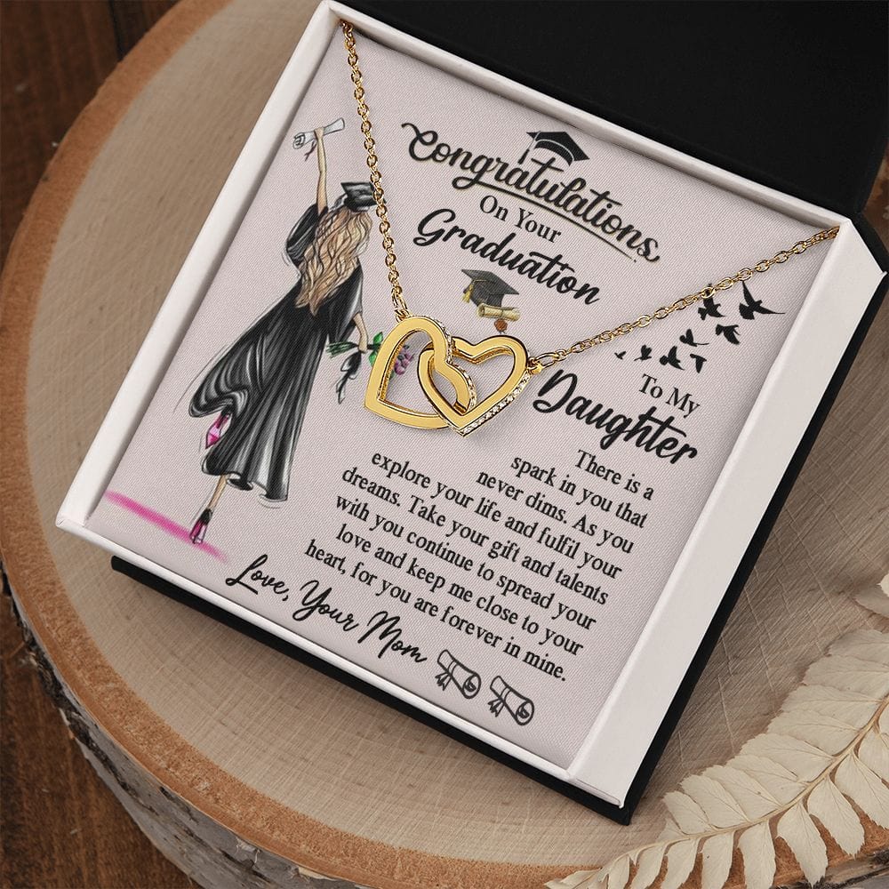 Felicitaciones por tu graduación, hija.