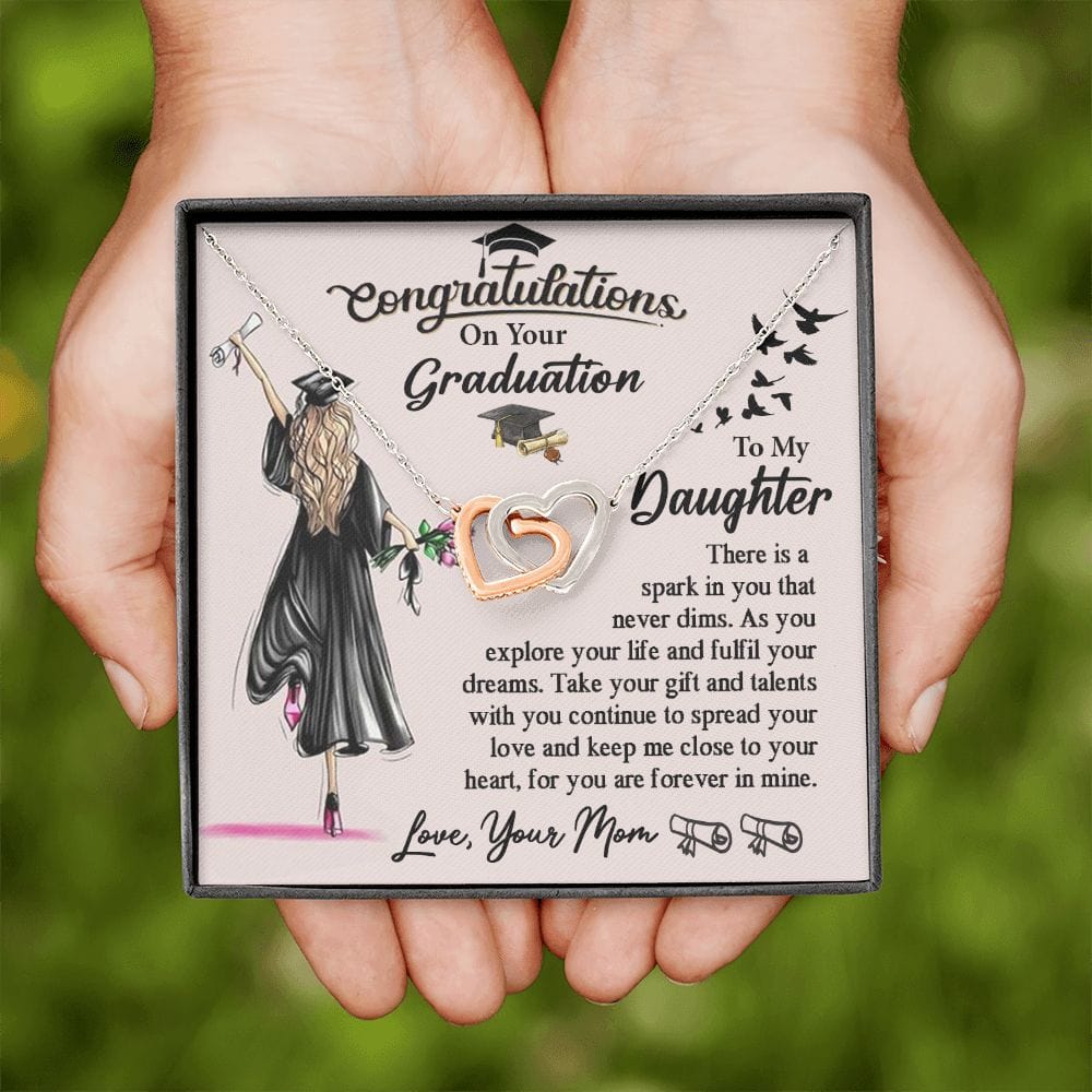 Felicitaciones por tu graduación, hija.