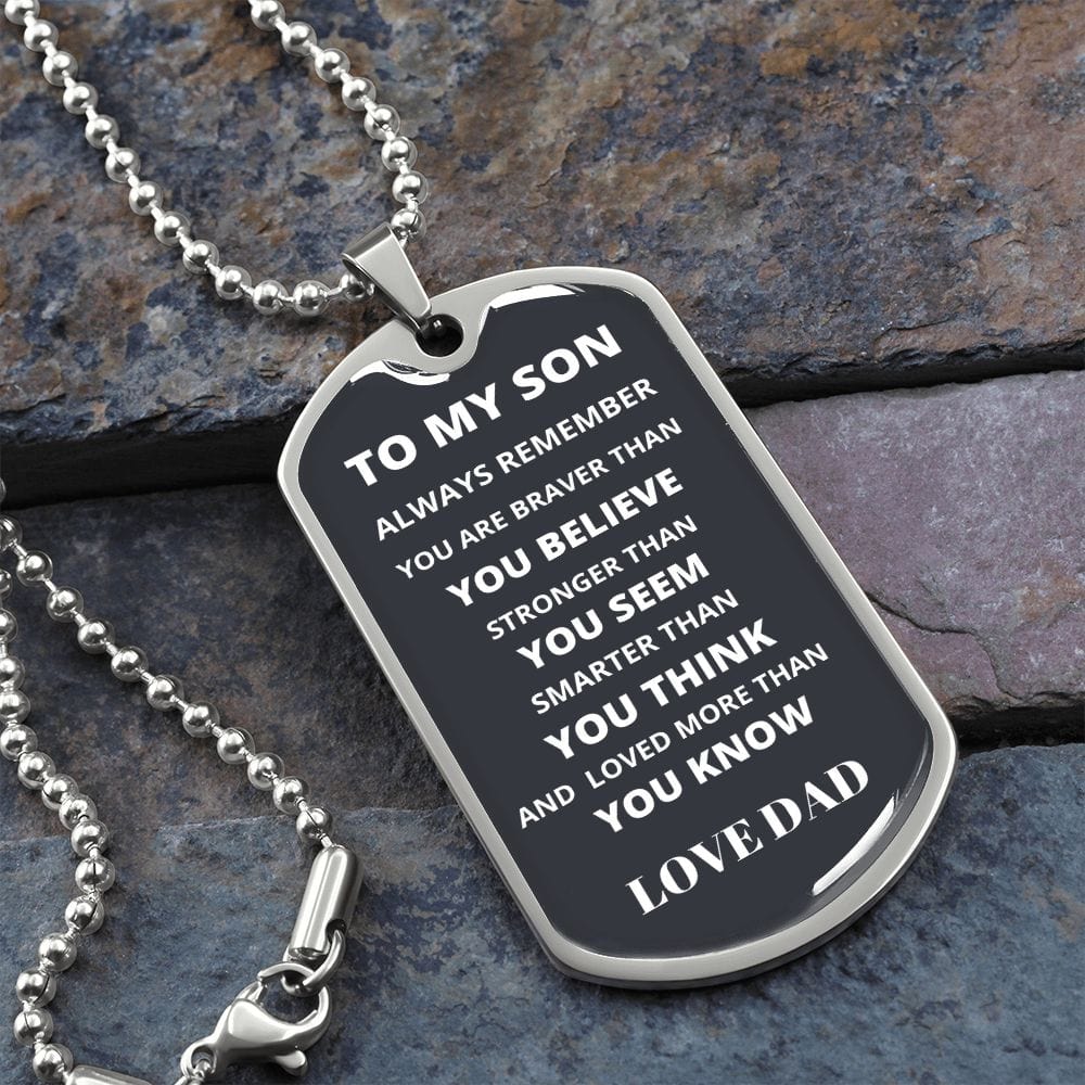 De papá a hijo: placa y cadena para perros de lujo de estilo militar