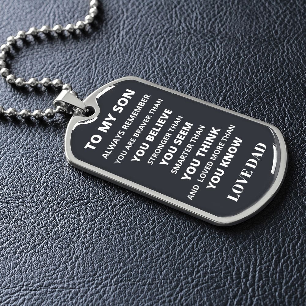 De papá a hijo: placa y cadena para perros de lujo de estilo militar