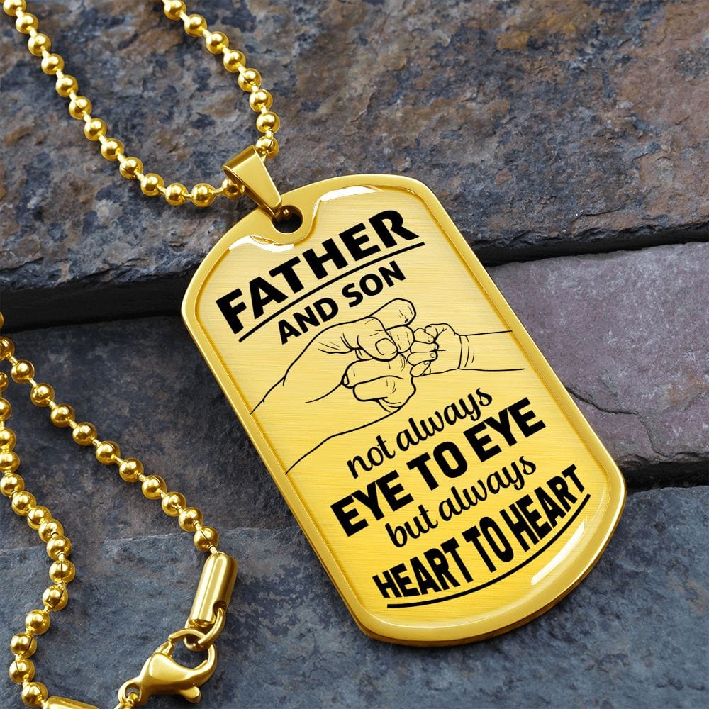 Padre e hijo, no siempre cara a cara: placa y cadena para perros de lujo de estilo militar
