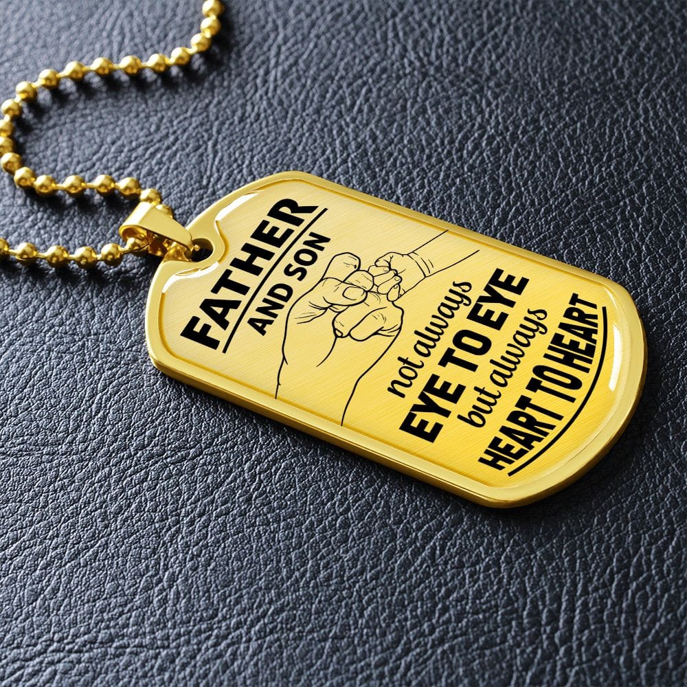 Padre e hijo, no siempre cara a cara: placa y cadena para perros de lujo de estilo militar