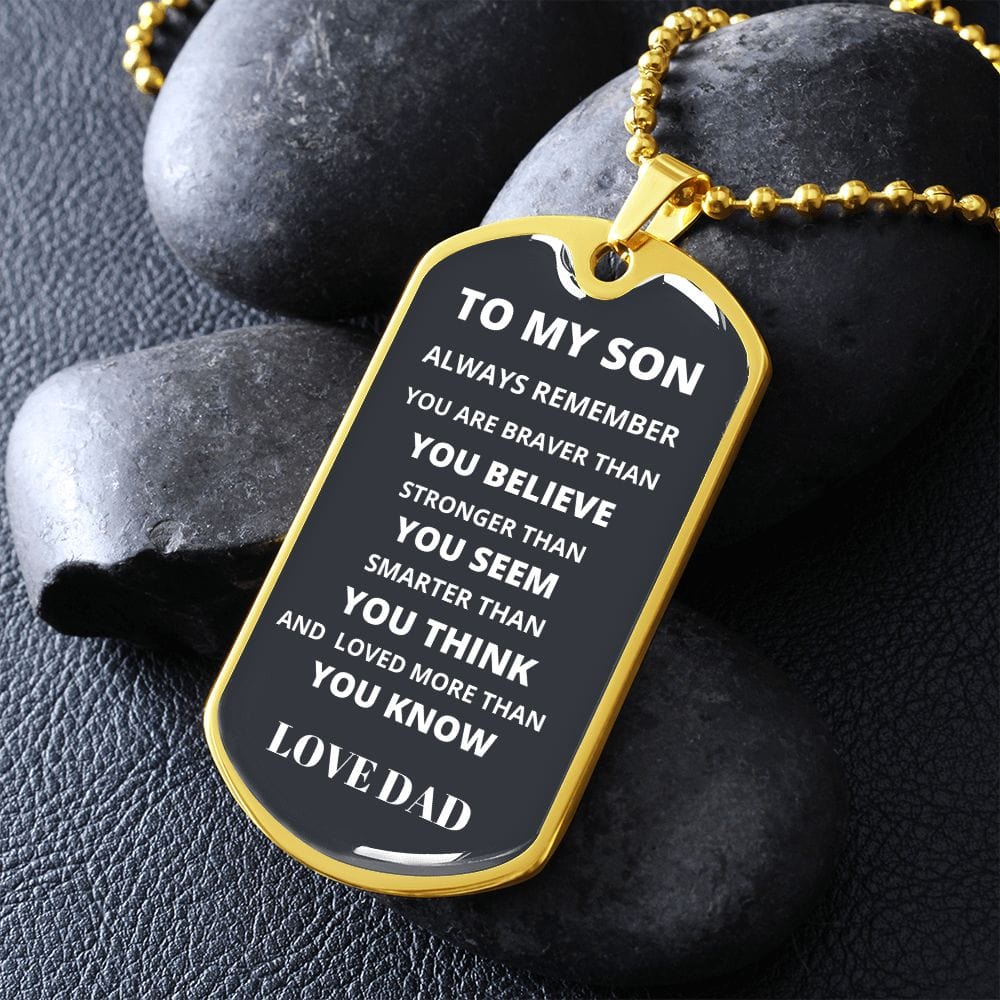 De papá a hijo: placa y cadena para perros de lujo de estilo militar